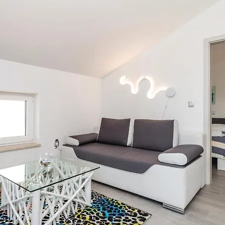 Stunning In With House Sea View Apartman