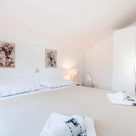 Apartman Stunning In With House Sea View