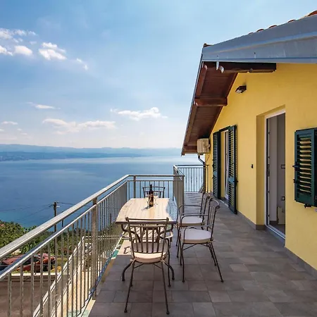 Stunning In With House Sea View Apartman Lovran