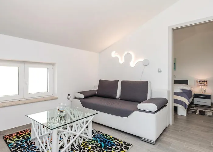 2 Bedroom Amazing In Appartamento