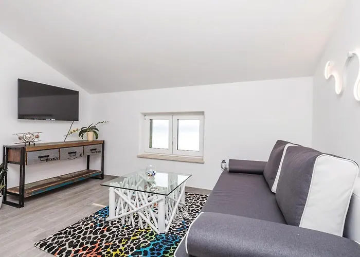 2 Bedroom Amazing In Appartamento Laurana