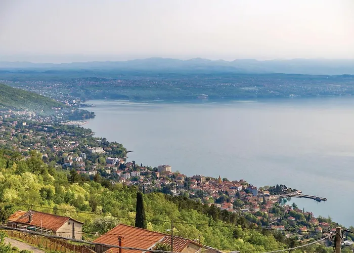 2 Bedroom Amazing In Appartamento Laurana